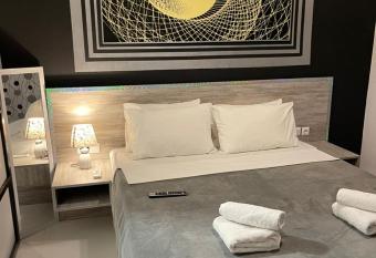 Jz Plus Picasso has Balcony rooms