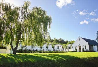 Brenaissance Wine & Stud Estate has Balcony rooms
