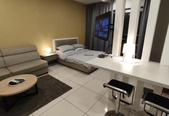 LG Studio @ EVO SOHO WIFI NETFLIX has Balcony rooms