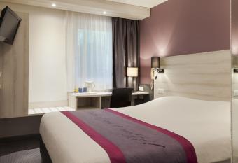 Kyriad Lille Est - Villeneuve d Ascq allows 18 year olds to book a room