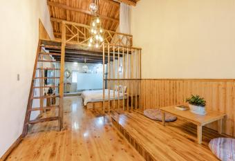 Joy House Villa has Balcony rooms