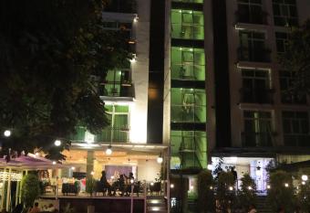 Bonanza Addis Hotel has rooms with a private hot tub