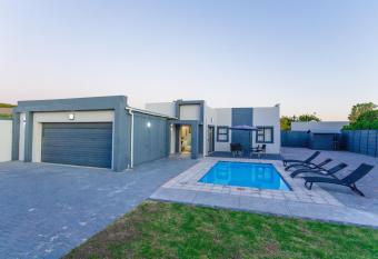 Cozier Glitz has Balcony rooms