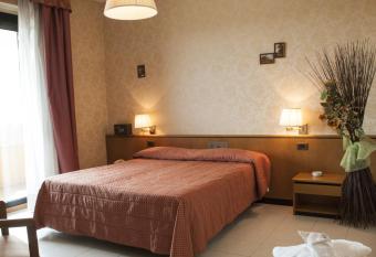 Le Gronde has Balcony rooms