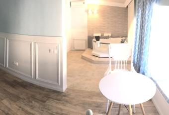 Spa-Hotel Myslyvskiy Dvir allows 18 year olds to book a room