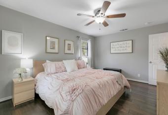 Charming Home Near Main St with Hot tub and Grill has Balcony rooms