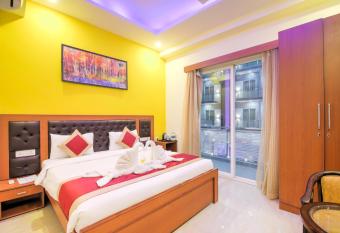 Twin Towers Inn has Balcony rooms