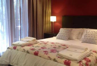 Maria del Bosque Apart Hotel / Caba  as allows 18 year olds to book a room