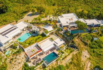 Villas Agua Dulce allows 18 year olds to book a room