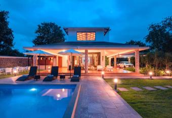 Classique Woods by StayVista with Pool, Lawn with Gazebo & Bar, Indoor Fun allows 18 year olds to book a room