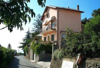 La tana del tasso Ventimiglia has Balcony rooms