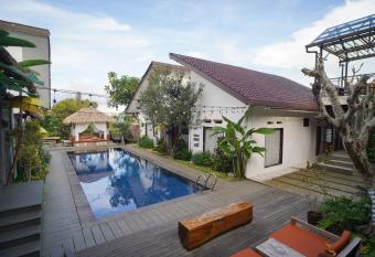 Omah Angkul Angkul Villa has Balcony rooms