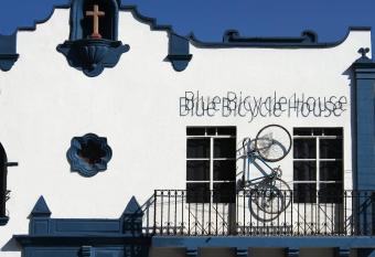 Blue Bicycle House has Balcony rooms