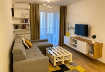 Apartment Urban Bulevar has Balcony rooms