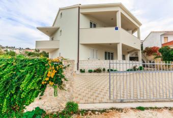 Apartments Rogulj has Balcony rooms
