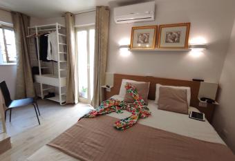 Taormina House has Balcony rooms