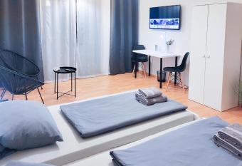Stuttgart Mitte 2ZW in bester City-Lage am Berliner Platz allows 18 year olds to book a room