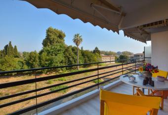 Mon Repo Palace Apartment has Balcony rooms