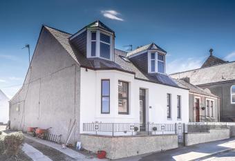 Beautiful modern open plan living with Hot Tub has Balcony rooms