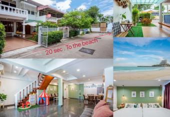White beach house Hua hin 20 second to the beach has Balcony rooms