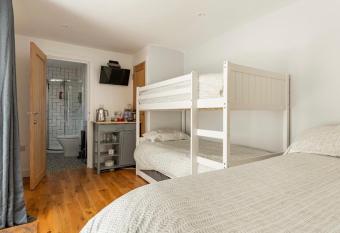 The Little House has Balcony rooms