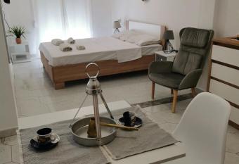 Vicky s Apartment (5m from sea) has Balcony rooms