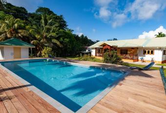 JMS Ventures has Balcony rooms