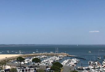 Appartement standing superbe vue Bassin d   Arcachon allows 18 year olds to book a room