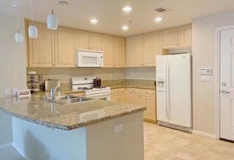 Irvine 2Bedroom 2 Bathroom Apartment with Kitchen Pool gym has Balcony rooms