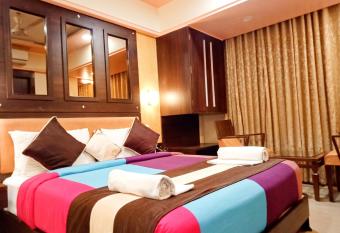 Hotel Poonam allows 18 year olds to book a room