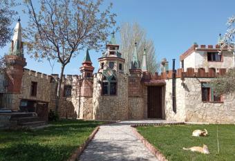 Castillo Esmeralda allows 18 year olds to book a room