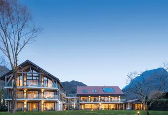 Villa Caroline, Lac d Annecy allows 18 year olds to book a room