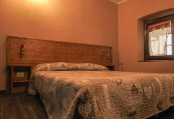 La terrazza allows 18 year olds to book a room