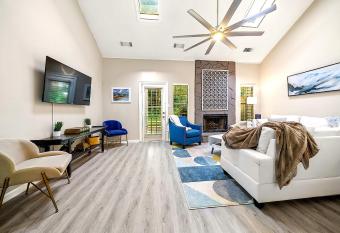GoodKarma Rentals - Kennesaw Peaceful Fully renovated 2BDR King Max 6, KSU University Next to I75 allows 18 year olds to book a room