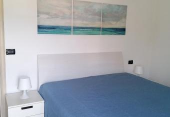 Casa Al Lago allows 18 year olds to book a room