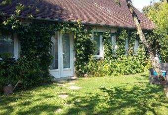 La Solitaire has Balcony rooms