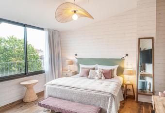 Boutique Hotel SOCLO allows 18 year olds to book a room