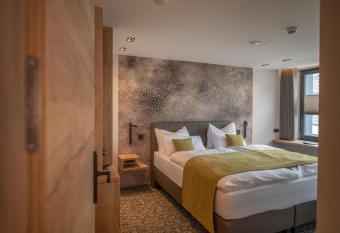 Ohles Lifestyle Guesthouse has Balcony rooms