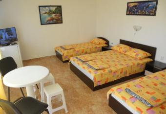 Guesthouse Tania has Balcony rooms