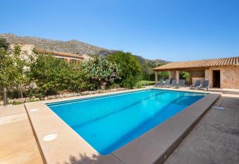 Can noble den suau has Smoking/Balcony rooms