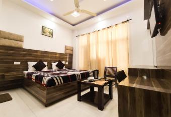 Rebirth Hotel has Smoking/Balcony rooms