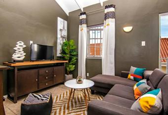 CityLife Apartments in historic Willemstad - 2 bedroom apartment with attic - O allows 18 year olds to book a room