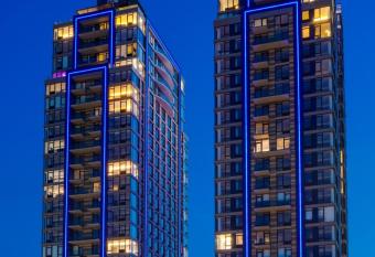 Global Luxury Suites at The Arches has Balcony rooms