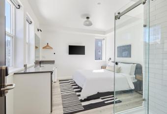 Sonder The Boylston has Balcony rooms