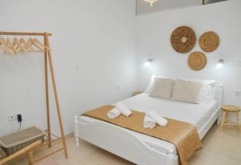   Fairy House Loutraki   has Balcony rooms