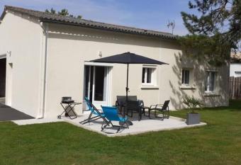 Le logis de Chantal en pays royannais has Balcony rooms