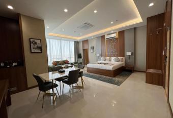 Anan Hotel has rooms with a private hot tub