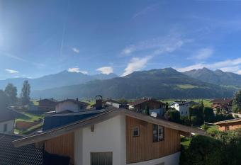 Apartment Mountain View has Balcony rooms