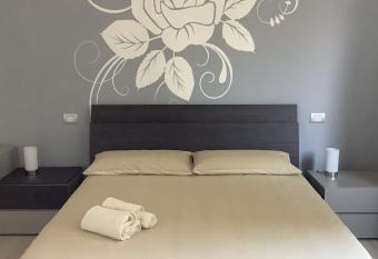 VILLAFIORE has Balcony rooms