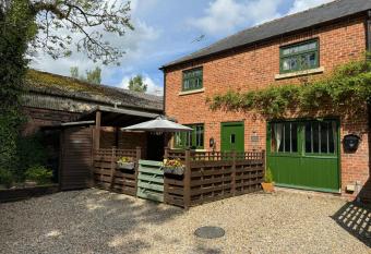 Piper Cottage, Bilbrough, York has Balcony rooms